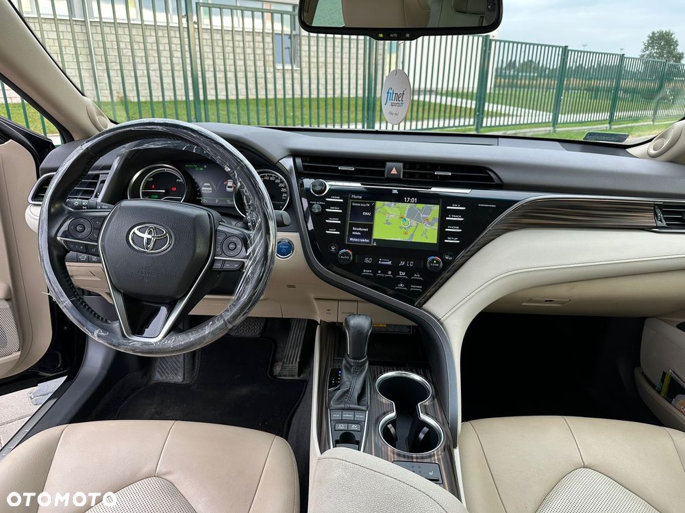 Toyota Camry 2.5 Hybrid Executive CVT - 10