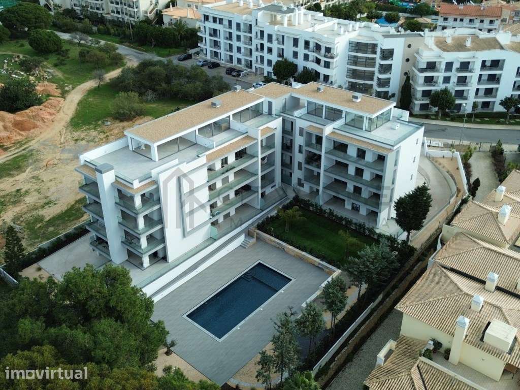 Apartamento T1 Duplex Vista mar, com piscina, garagem e terraço pri... - Grande imagem: 4/23