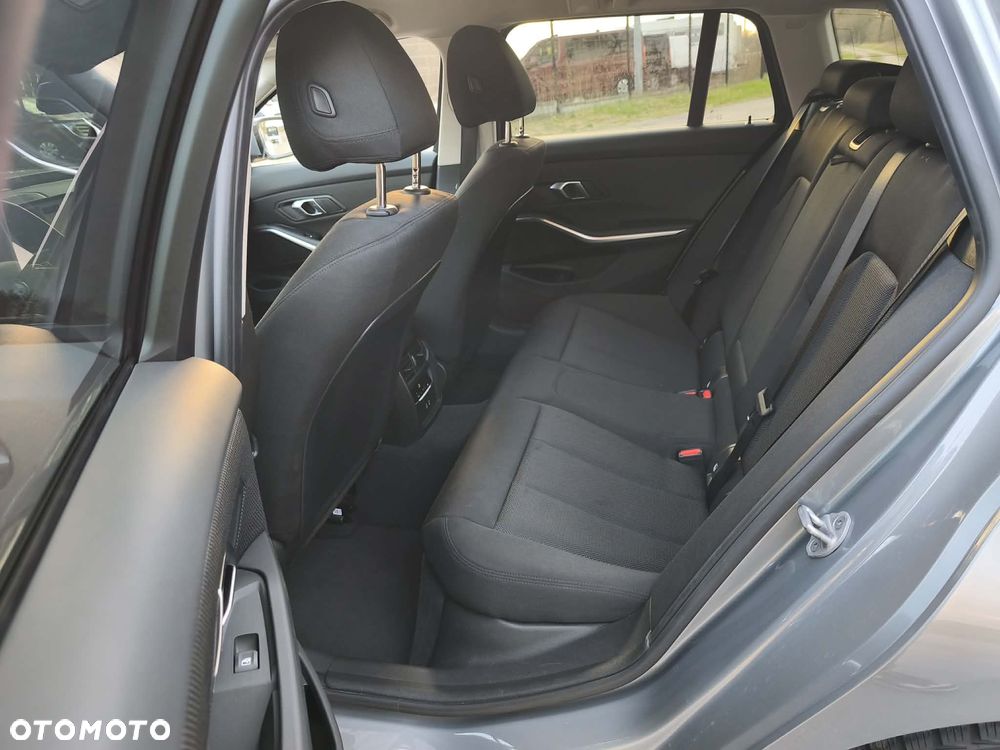 BMW Seria 3 318d Advantage - 25