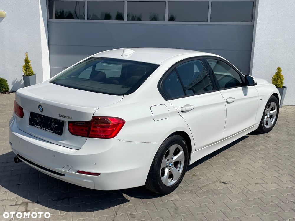 BMW Seria 3 320i Sport Line - 6