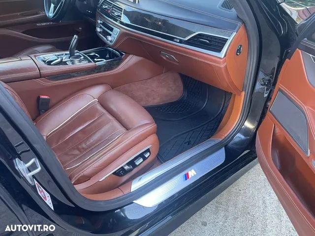 BMW Seria 7 750i xDrive - 20