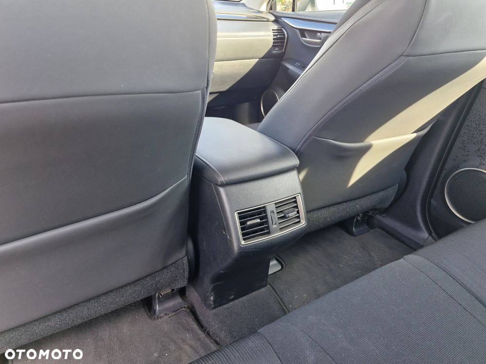 Lexus NX 300h Elite AWD - 31