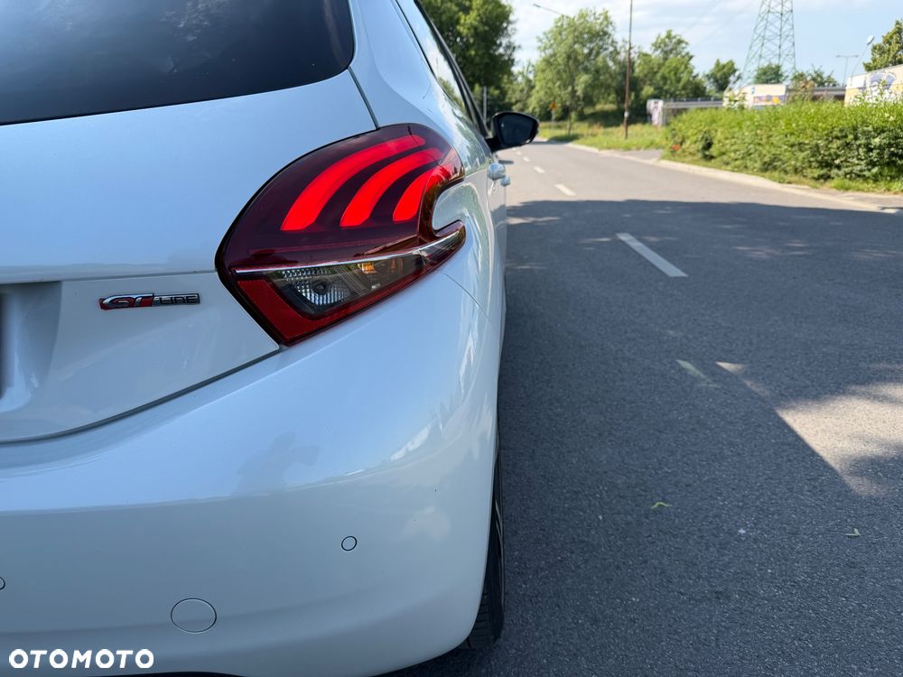 Peugeot 208 - 14