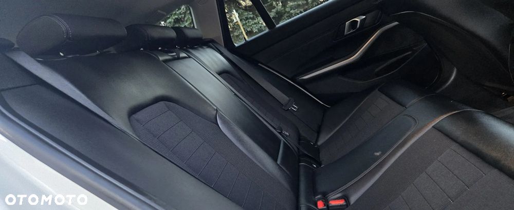 BMW Seria 3 320d M Sport - 10