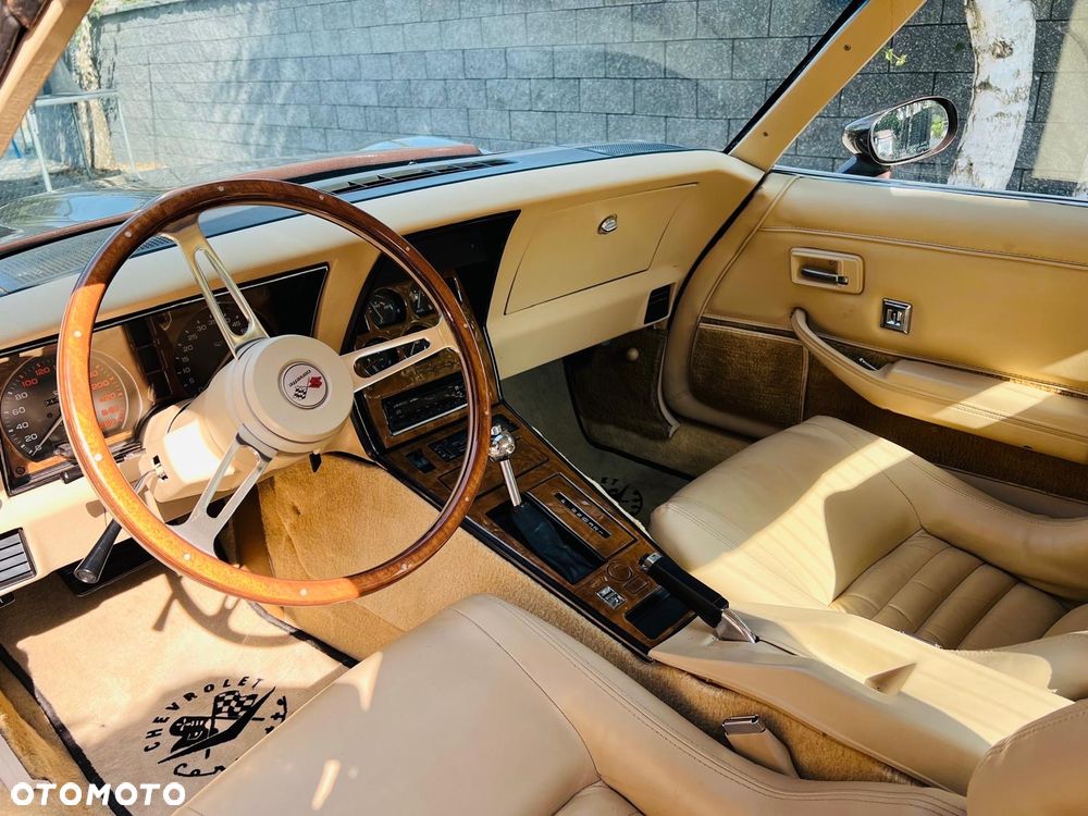 Chevrolet Corvette - 14