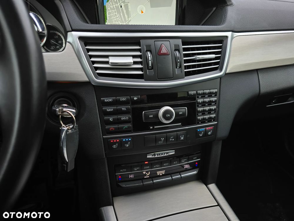 Mercedes-Benz Klasa E 350 CDI DPF 4Matic BlueEFFICIENCY 7G-TRONIC Avantgarde - 37