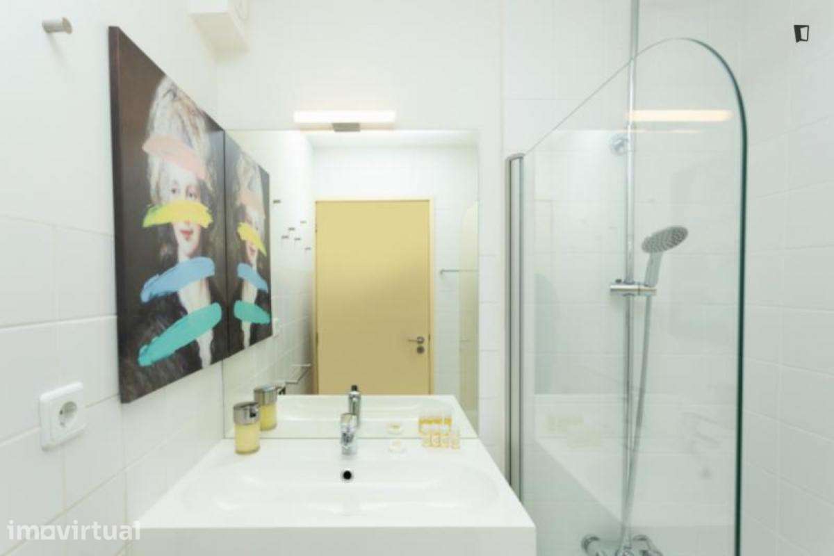 Apartamento com 3 quartos - localizado em Cedofeita Porto - Grande imagem: 2/37