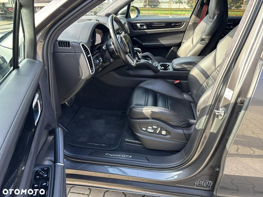 Porsche Cayenne - 11