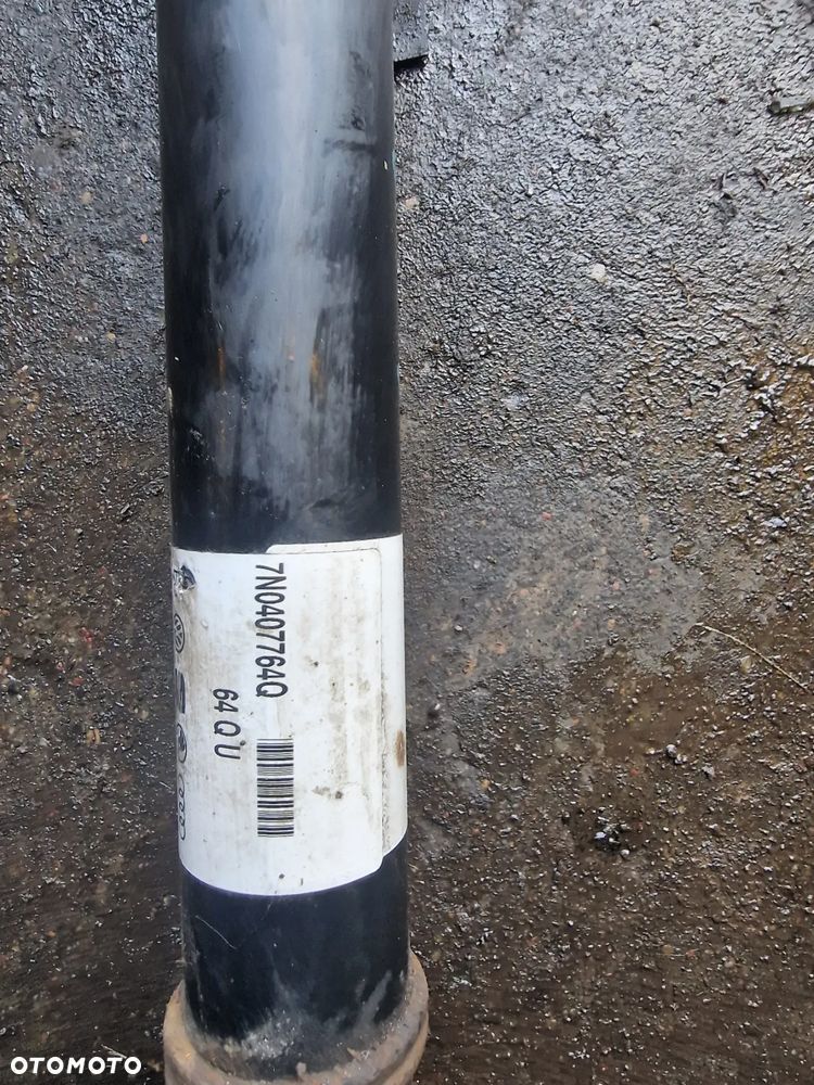 Półos prawa vw 7N0407764Q - 2
