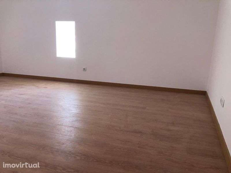 T1 em Frielas só 820€ - Grande imagem: 3/4