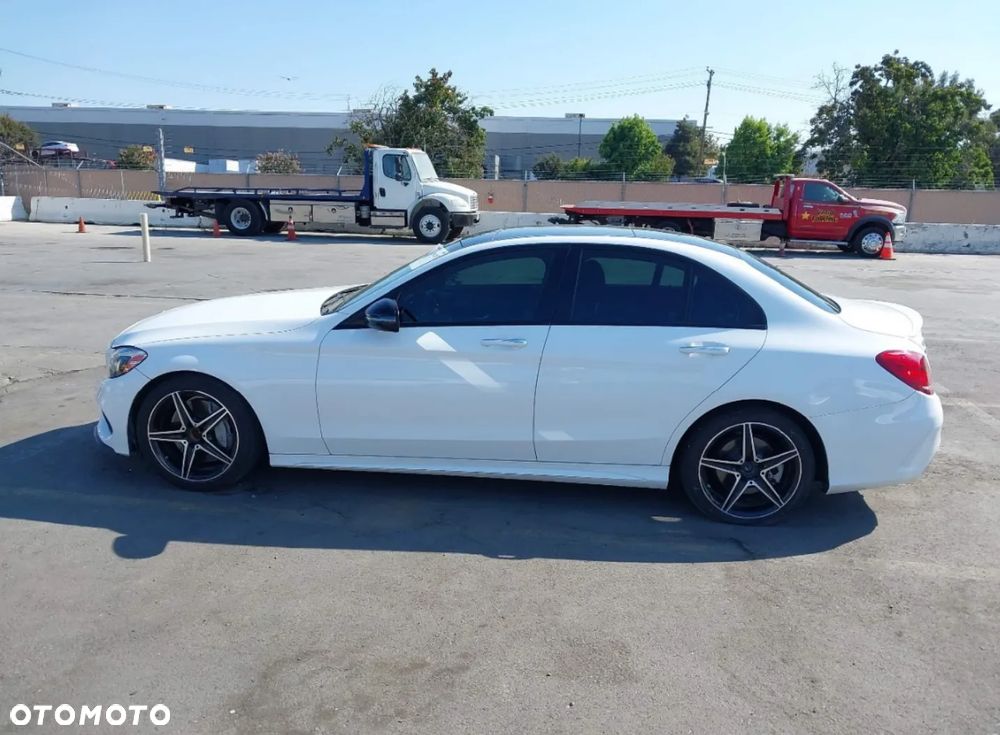 Mercedes-Benz Klasa C 300 9G-TRONIC AMG Line - 4