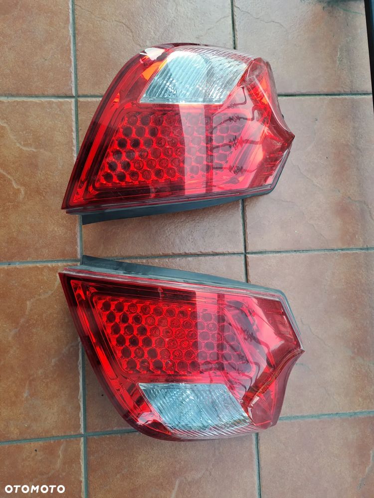 Kia Ceed I 5D HB lampy tylne EU - 12