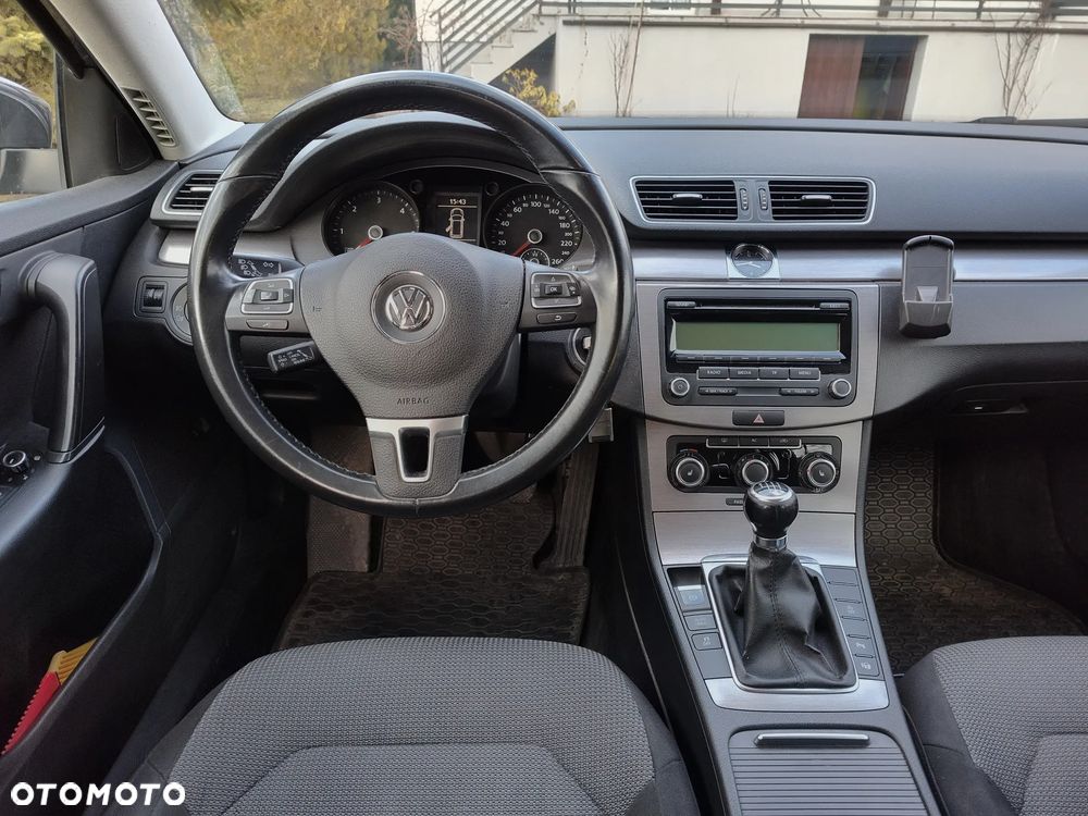 Volkswagen Passat 2.0 TDI DPF BlueMotion Technology Comfortline - 9