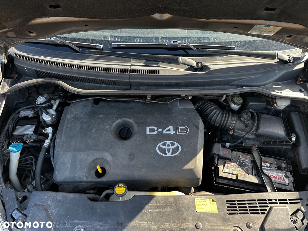 Toyota Corolla Verso 2.2 D-4D Premium 7os - 8