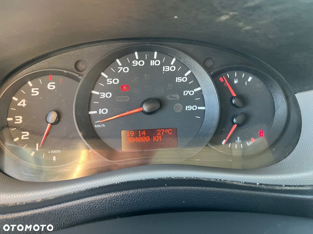 Nissan NV400 - 13