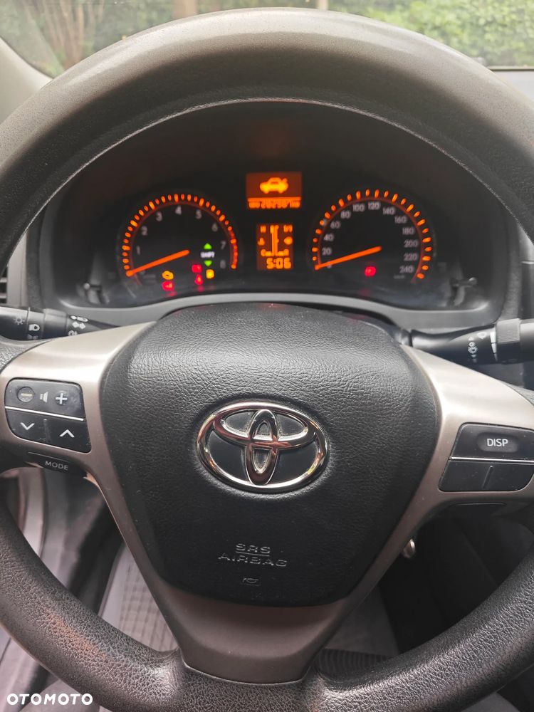Toyota Avensis 1.6 Luna - 14