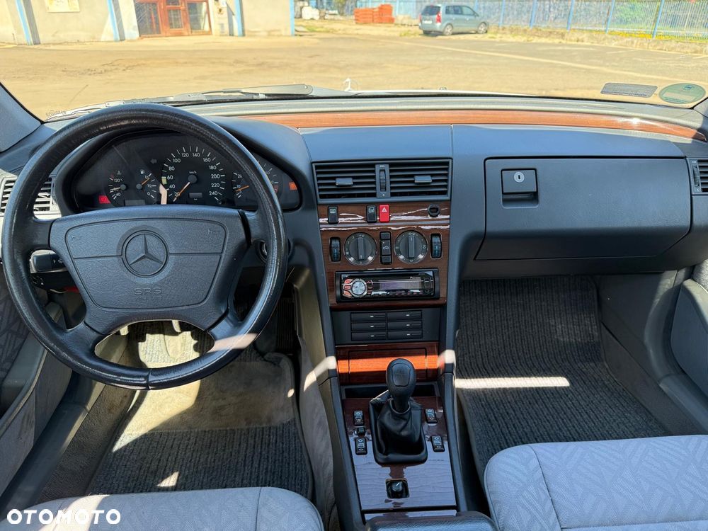 Mercedes-Benz Klasa C 180 Elegance - 10