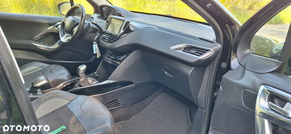Peugeot 2008 1.2 Pure Tech Allure S&S - 13