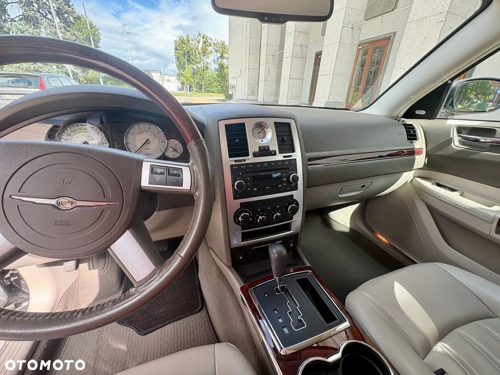 Chrysler 300C - 11