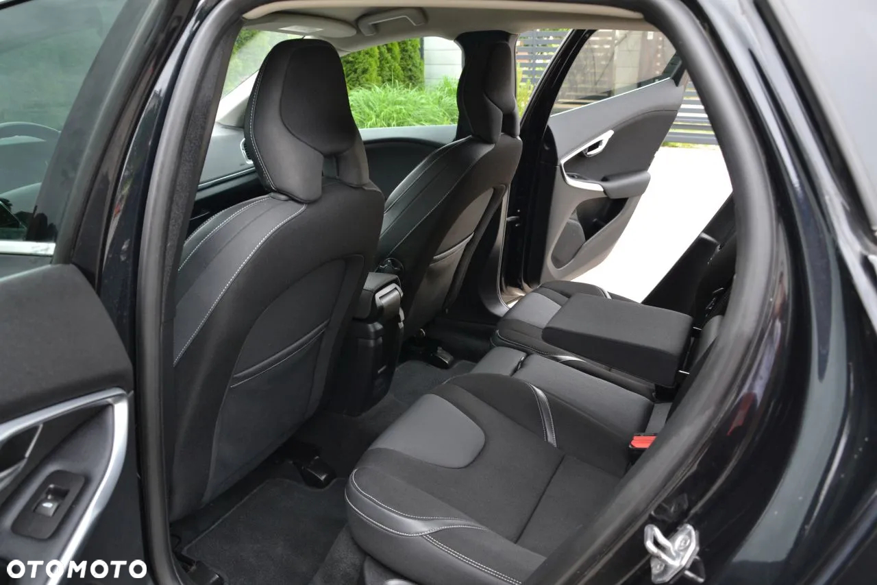 Volvo V40 D4 Drive-E Momentum - 19