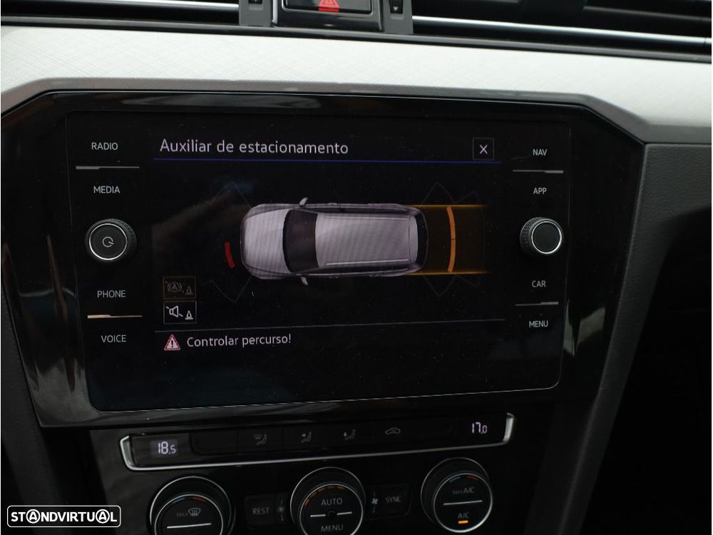 VW Passat Variant 1.6 TDI Business DSG - 23