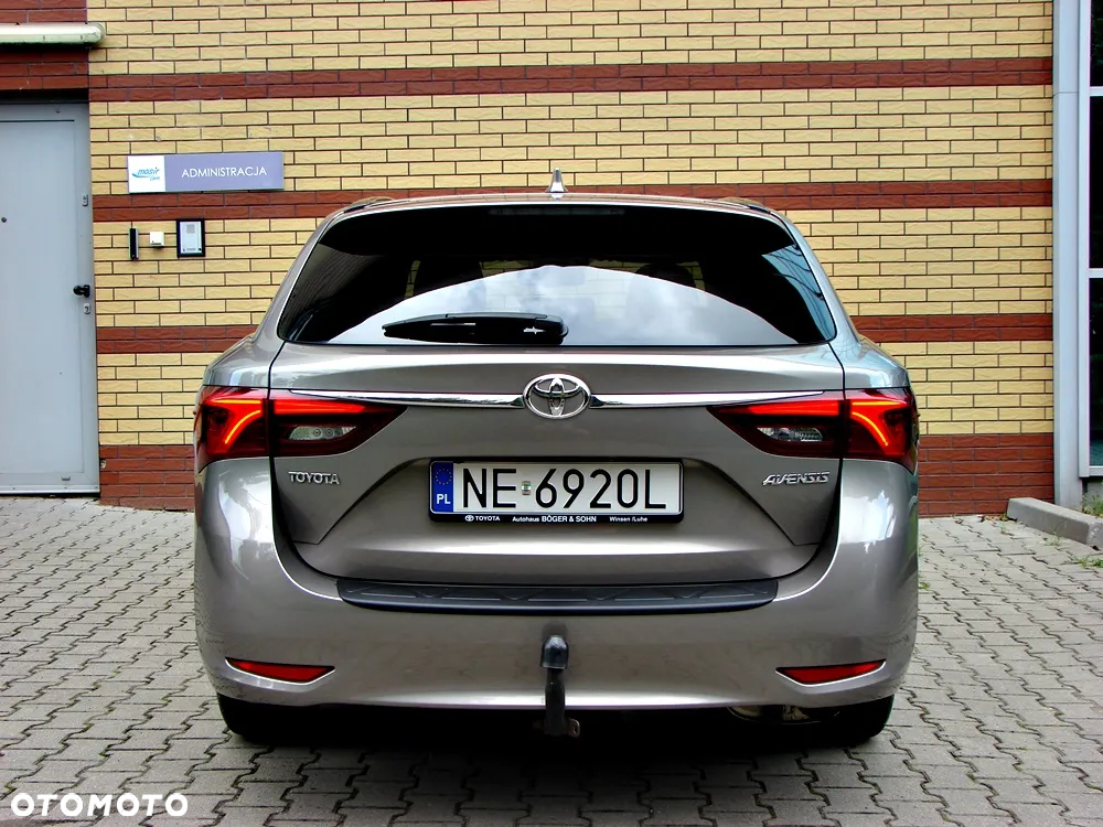 Toyota Avensis Touring Sports 1.8 Comfort - 8