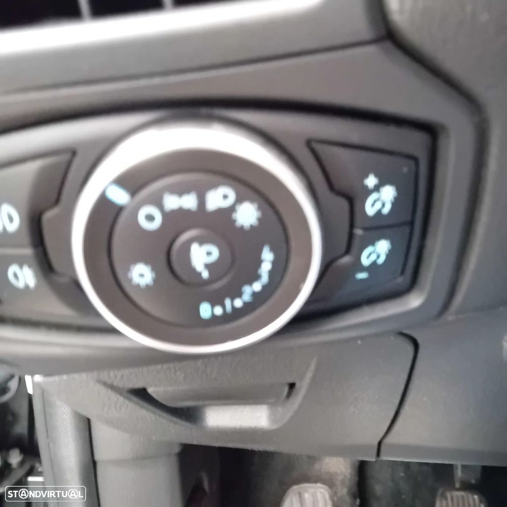 Ford Focus 1.5 TDCi ECOBlue Titanium - 26