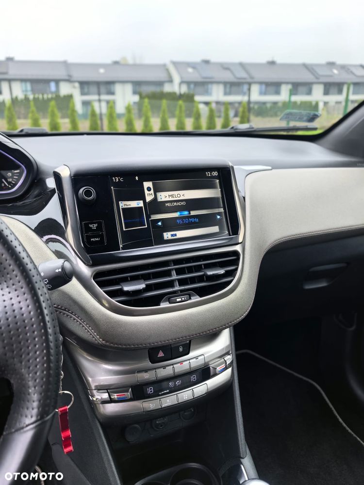 Peugeot 208 155 THP Allure - 13
