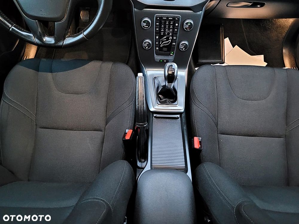 Volvo V40 T2 Momentum - 21