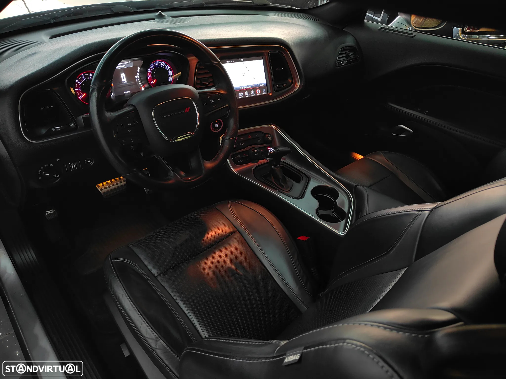 Dodge Challenger Auto SXT Plus - 11