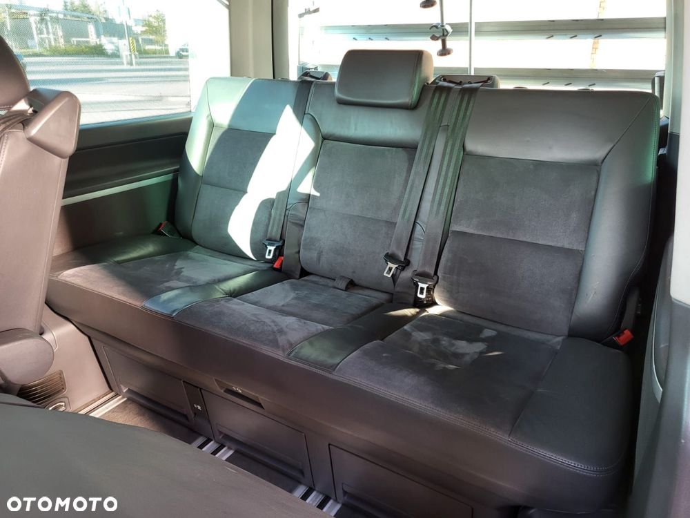 Volkswagen Multivan - 12