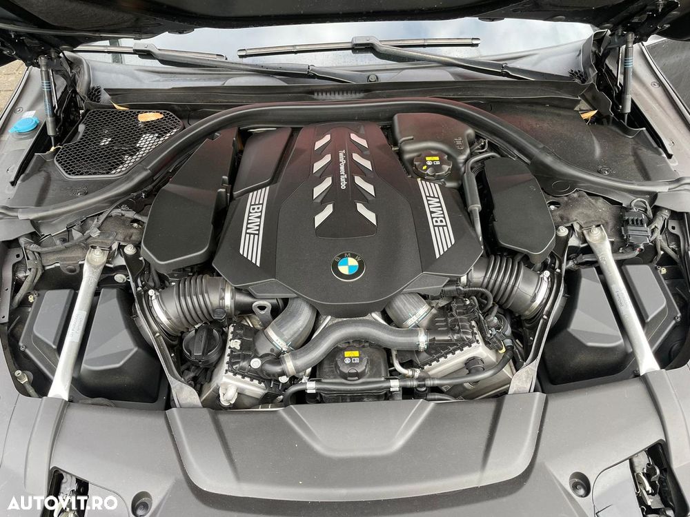 BMW Seria 7 750i xDrive - 34