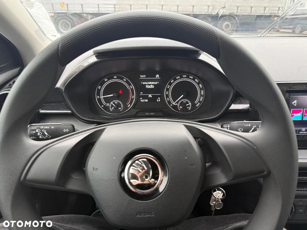 Skoda Fabia 1.0 Essence - 13
