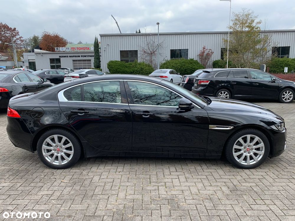Jaguar XE 2.0 D Prestige - 5