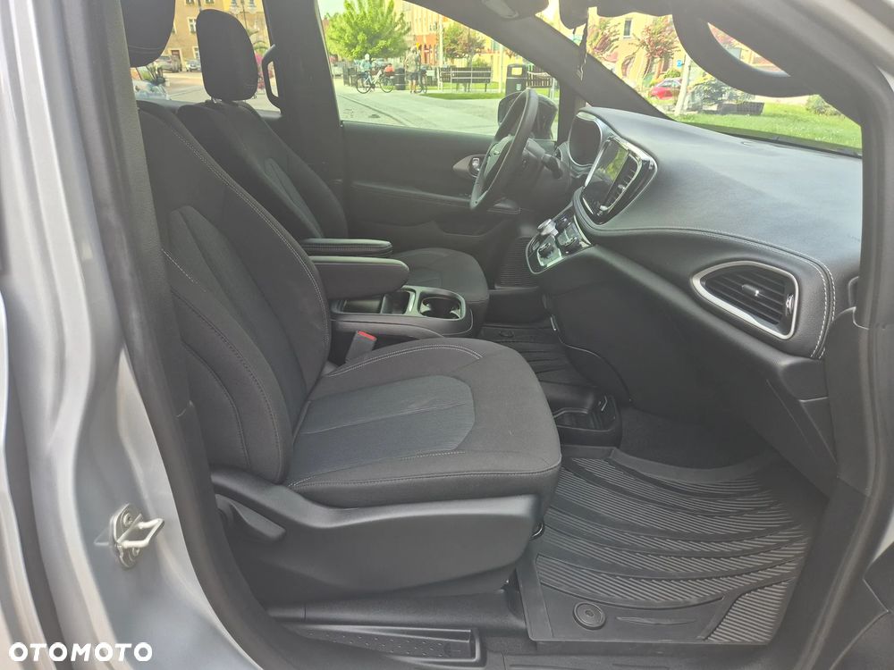 Chrysler Pacifica - 14