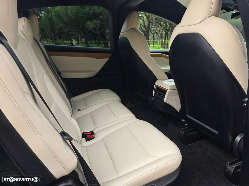 Tesla Model X P100D - 23