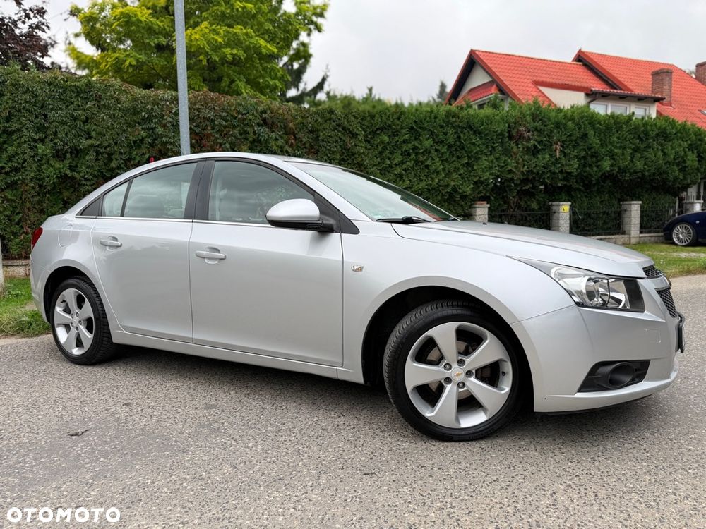 Chevrolet Cruze 1.8 LTZ+ - 11