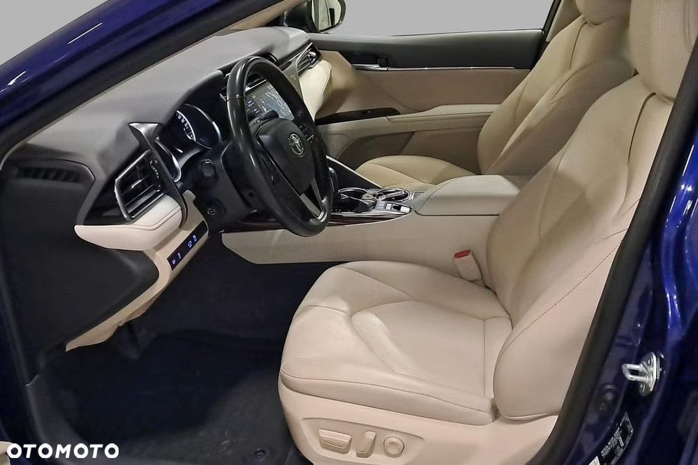 Toyota Camry Executive - 11