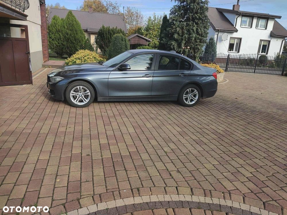 BMW Seria 3 318d DPF - 1