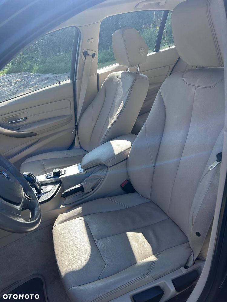 BMW Seria 3 320i - 13