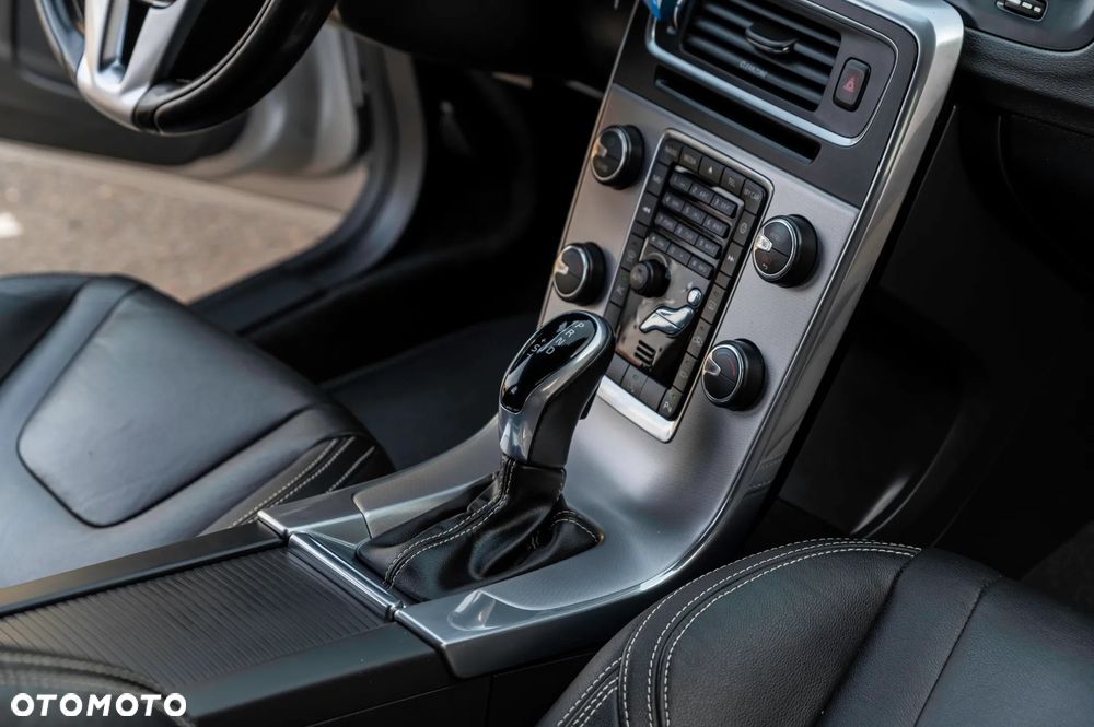 Volvo V60 D2 Geartronic Momentum - 27