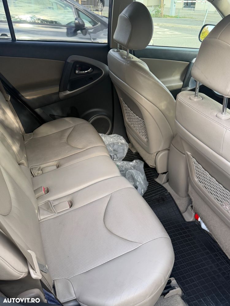 Toyota RAV4 - 7