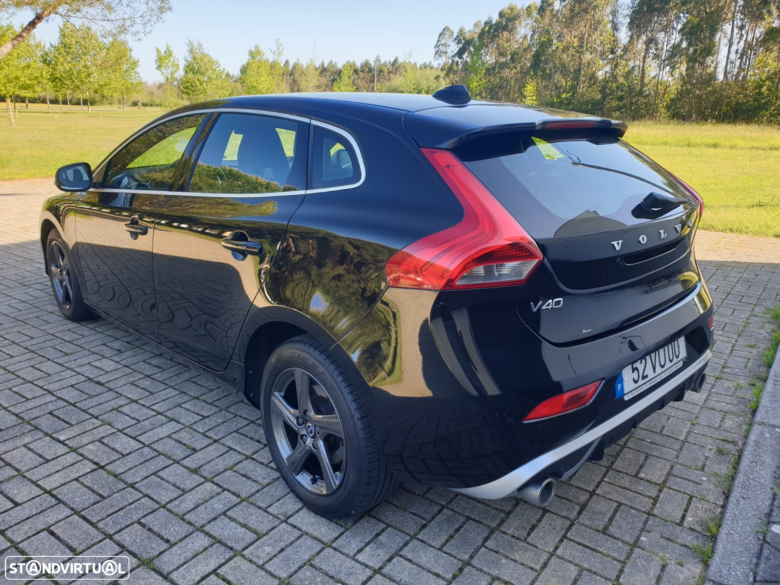 Volvo V40 2.0 D2 R-Design - 10