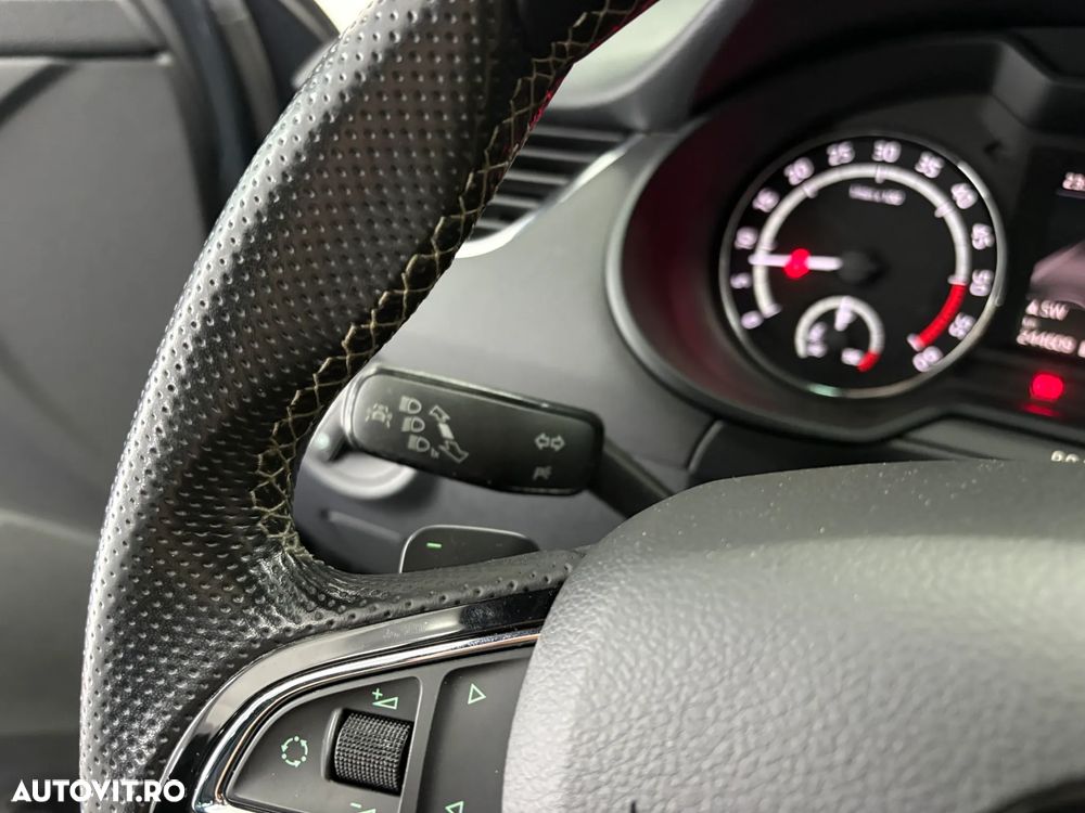 Skoda Octavia 2.0 TDI DSG RS - 21