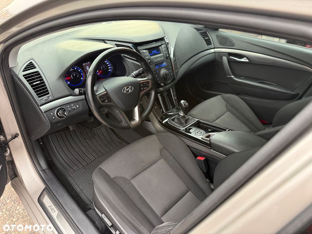 Hyundai i40 Kombi blue 1.6 Trend - 38