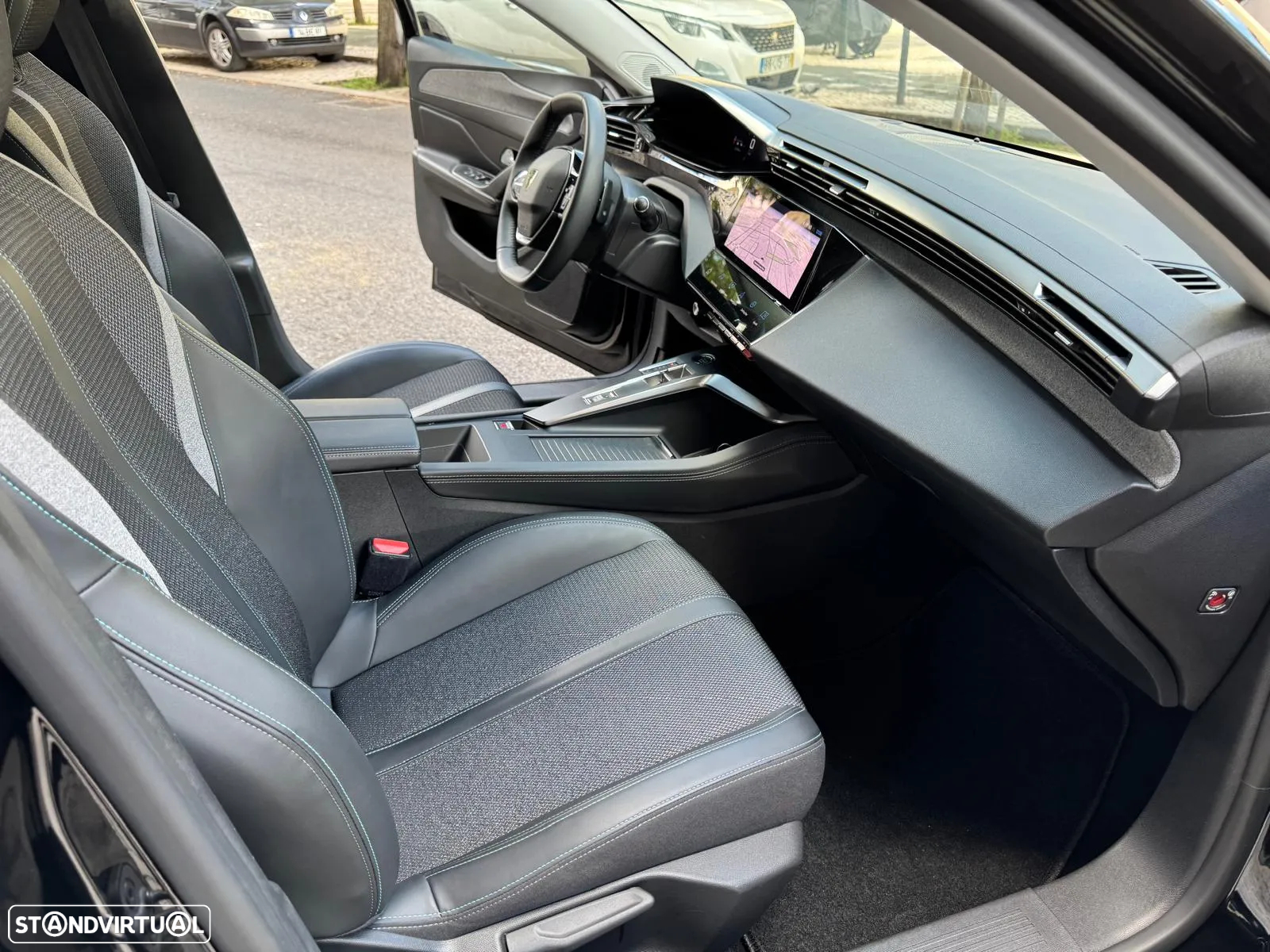 Peugeot 308 1.5 BlueHDi Allure Pack EAT8 - 17