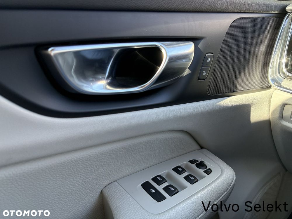 Volvo V60 Cross Country - 17