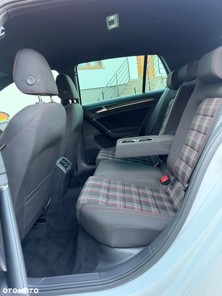 Volkswagen Golf GTI (BlueMotion Technology) DSG - 22