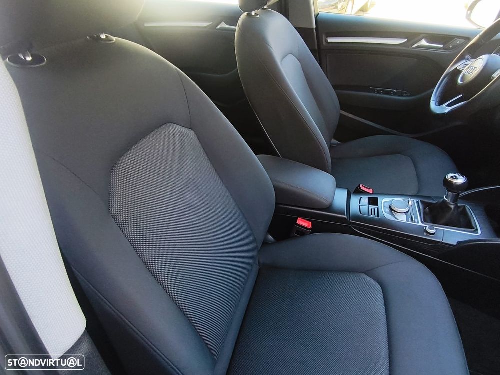 Audi A3 Sportback 1.6 TDI S-line - 26