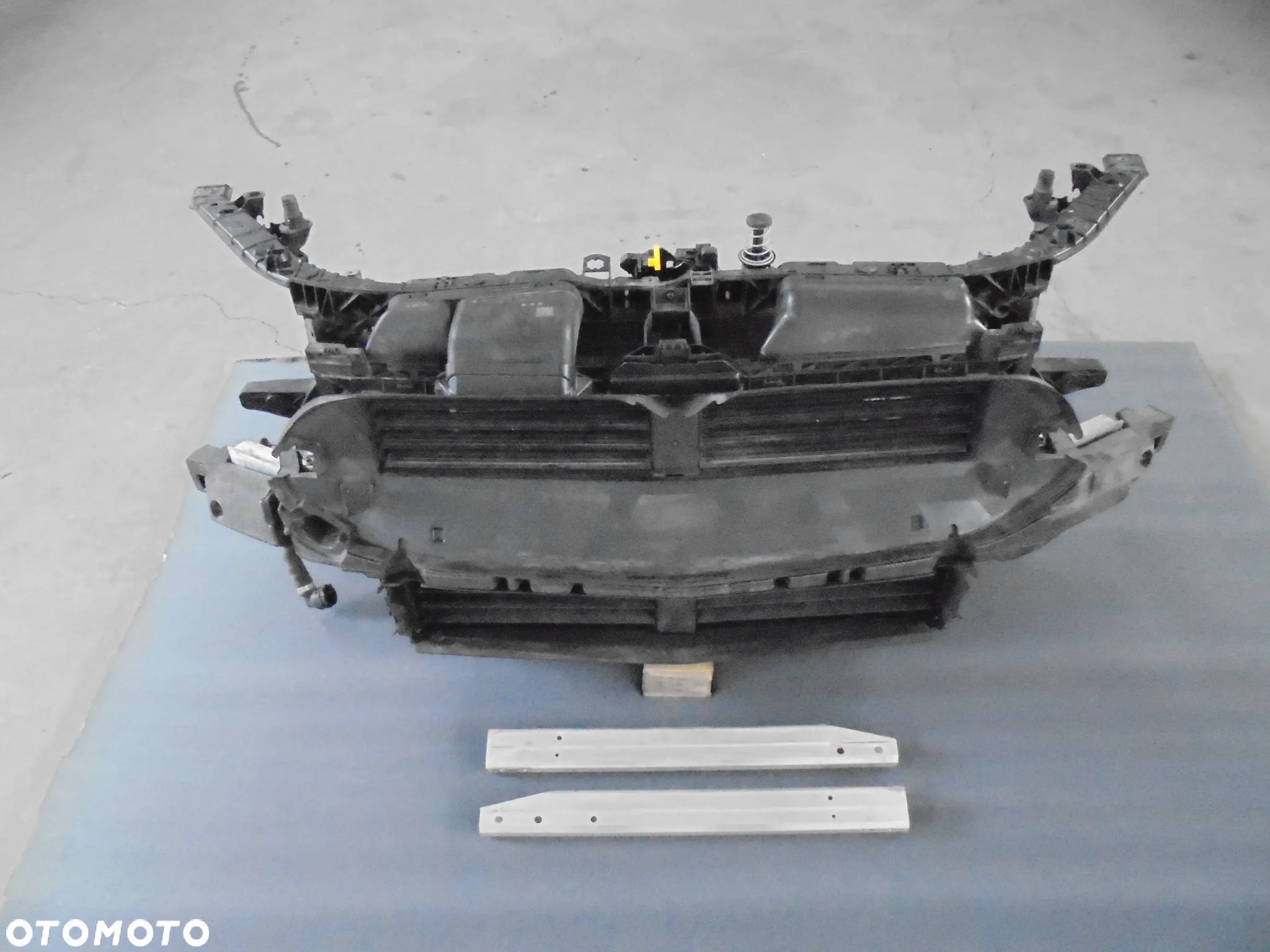 MERCEDES CLA W 118 PLUG IN HYBRID PAS PRZEDNI KOMPLET CHLODNIC - 1